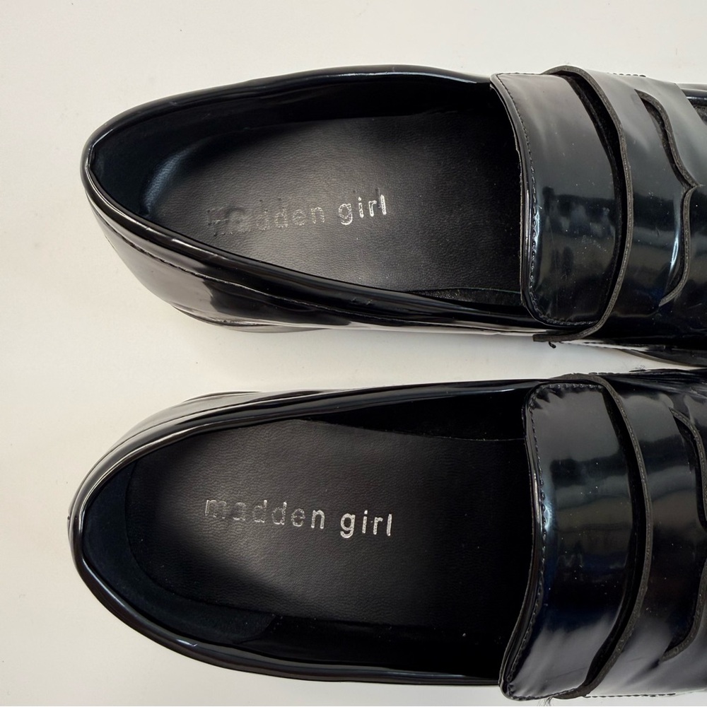 Madden Girl Black Patent Chunky Loafers G Hatch Style Size 7.5 Y2K Academia - Picture 3 of 12